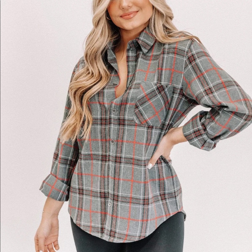 Grey Ski Lodge Hangs Plaid Top